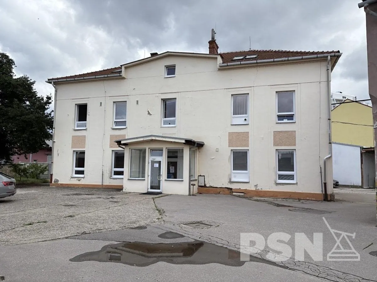 Pronájem kanceláře 111 m²